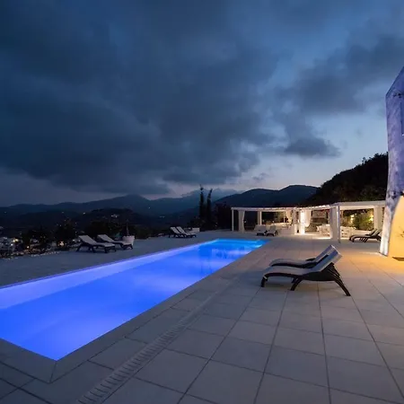 Paros Sleeps 12 Pool Air Con T478601 *