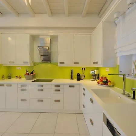 Villa Paros Sleeps 12 Pool Air Con T478601