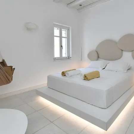 Paros Sleeps 12 Pool Air Con T478601