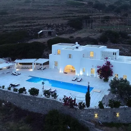 Paros Sleeps 12 Pool Air Con T478601 Páros