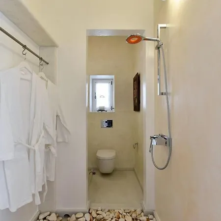 Paros Sleeps 12 Pool Air Con T478601 *
