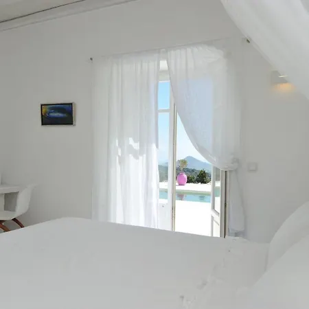 Paros Sleeps 12 Pool Air Con T478601 Villa Páros